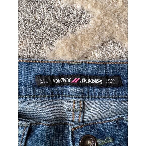 DKNY jeans Times Square Flare cut off regular wash women's size 30 - Picture 3 of 10